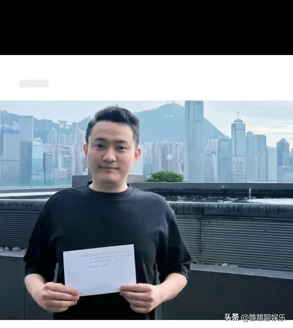 谷爱凌在线辟谣自己和孙宇晨的事。
有网友在平台上问谷爱凌：
“你以前和孙宇晨约过会吗？姑娘你值得更好的人，最起码是王子级别人。”
谷爱凌回应：
“我第一次听说这个事。”
谷爱凌的回答直接把这个谣言攻破了，孙宇晨想蹭一下谷爱凌的流量，谷爱凌根本不给他机会。
之前他好像在采访中说：
“希望 ​