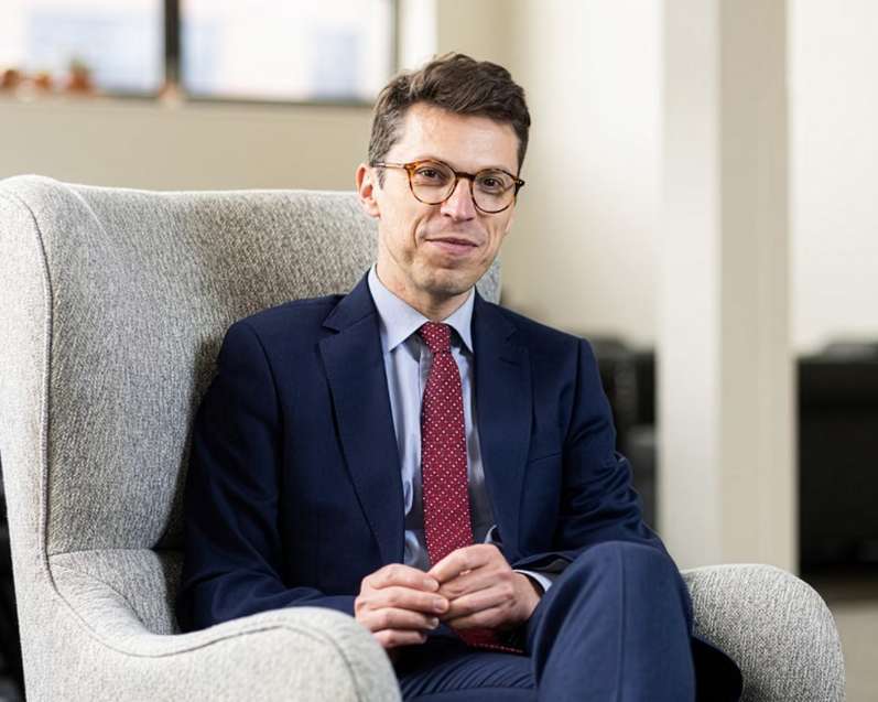 【麻省理工等离子中心主任遭枪击遇害】麻省理工学院（MIT）近日笼罩在沉...