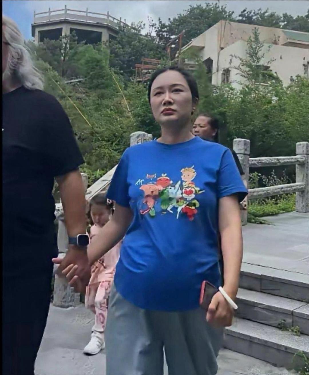 张纪中的老婆，这是又怀上了？ ​​​