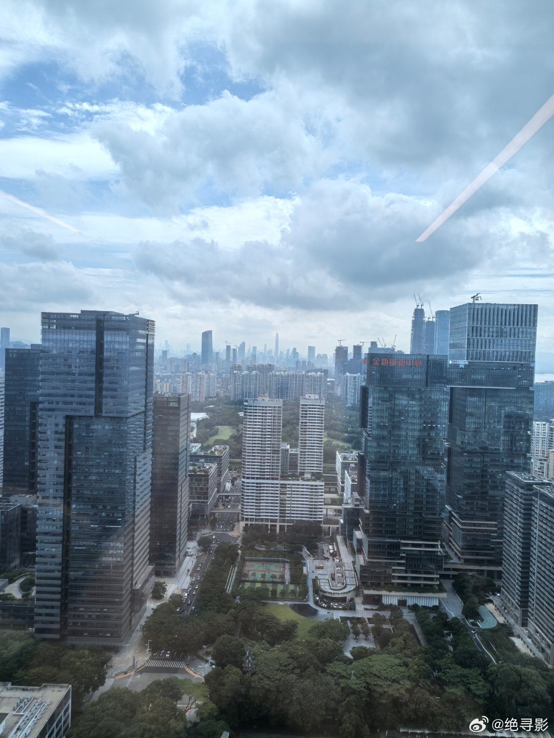 这一天我突然觉得心里很空，我就在找原因，发现原来是因为我换了个电脑，换的原因是昨天骑电动车电脑从包里飞出去了，上午我还能外接显示器办个公，简单备份了我的skill，临近中午我就把电脑换了，午休时间把我的skill恢复了下，下午我就正常办公了，像是从未换过电脑一样，今天早上过来，也是一如既往 ​