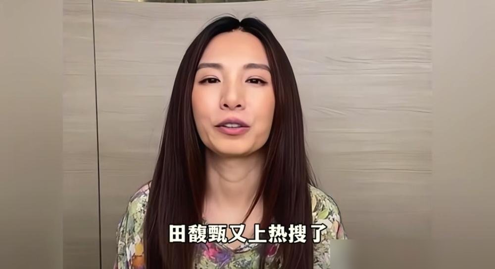 田馥甄那张脸，眼袋都快掉到法令纹上了。
一堆人追着骂她整容失败、老了垮了。可你看她最近在干嘛？六年没发片，新专辑刚上线，紧接着官宣台北小巨蛋连开六场，票价最高5200，实名制抽选。
她自己上节目说，筹备期听到AI做的完美Demo，当场哭了，觉得自己不会唱歌了。
一个靠嗓子吃饭的人，被机器逼到崩