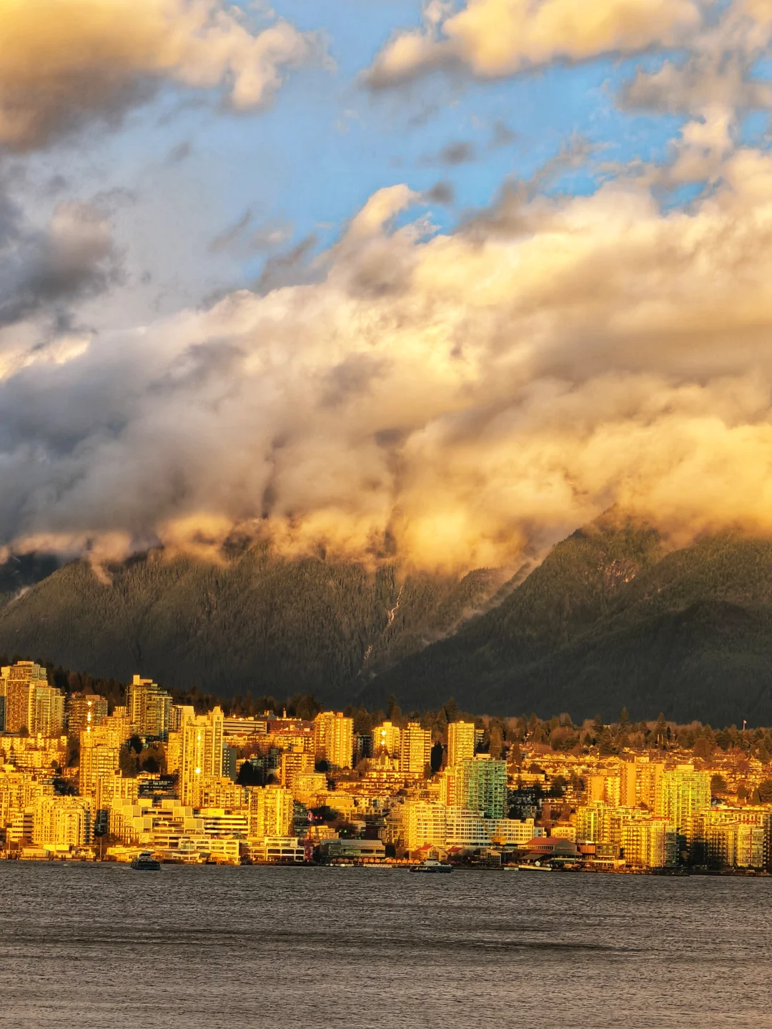 偶遇一片落日，好美！