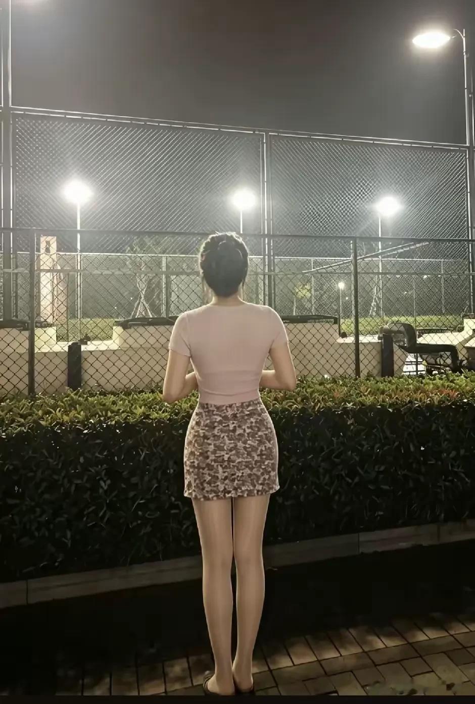 背影杀，光背影就得打💯[赞]