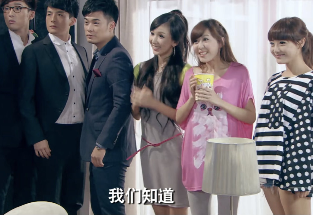#陈赫娄艺潇古早CP#陈赫与娄艺潇这对《爱情公寓》“贤菲CP”，在2025年底因陈赫醉酒豪刷礼物冲上榜一再度引爆热搜，2026年9月又因剧组重聚合体掀起“爷青回”热潮。 ​