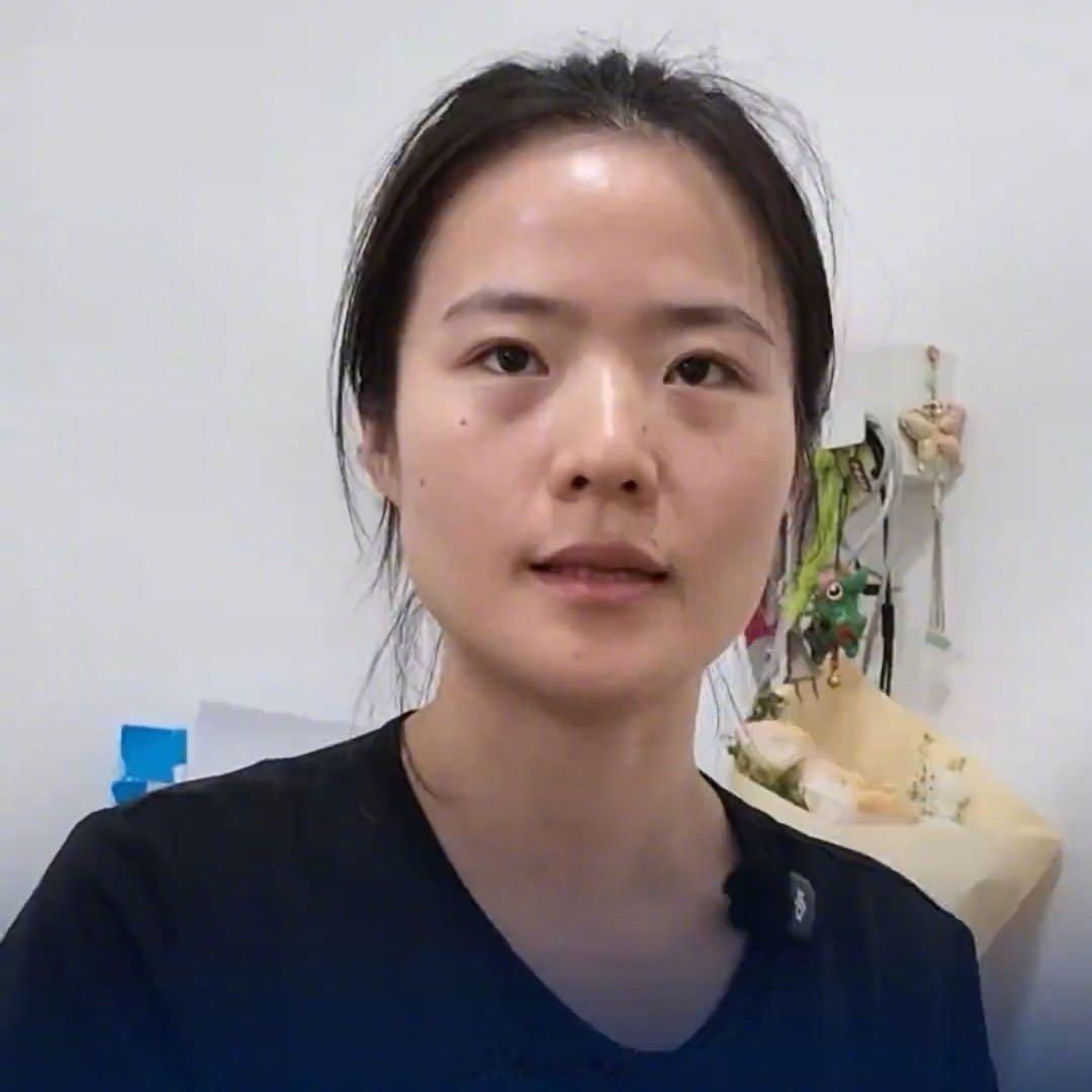 骑行千里为自己讨公道！女子童年遭继父八年侵害，却因时效无法追责
 
山东31岁女子张叙白身世坎坷，自幼被送养，9岁起遭继父长达八年侵害，常年的伤害让她患上重度抑郁。
 
为救赎自己，她提前安顿好后事，独自骑行五十多天从山东奔赴海南，这场向死而生的旅程，让她慢慢走出阴霾、重获新生。
 
2025年 ​
