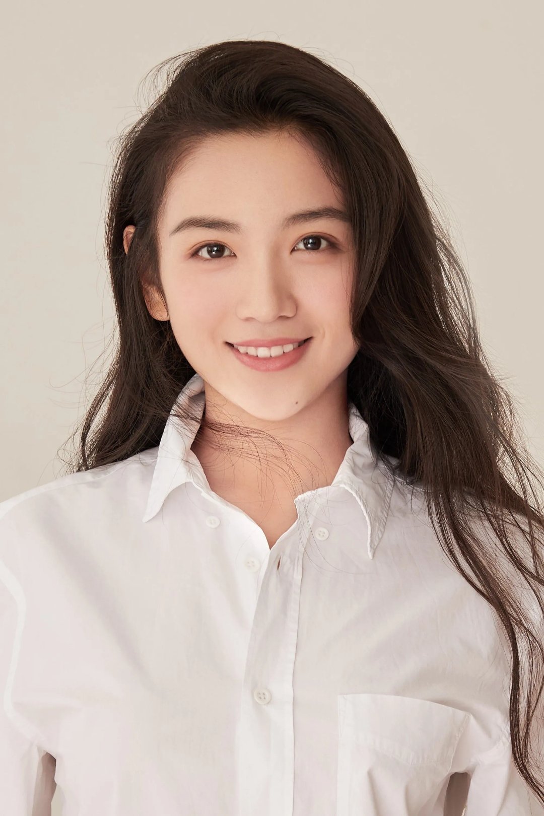 #代露娃刚考上大学就做艺考老师赚钱了#代露娃高考完就回艺考机构当老师，靠自己赚学费：从2万奖金到考上中戏，她真的把自己托举上来了。 ​