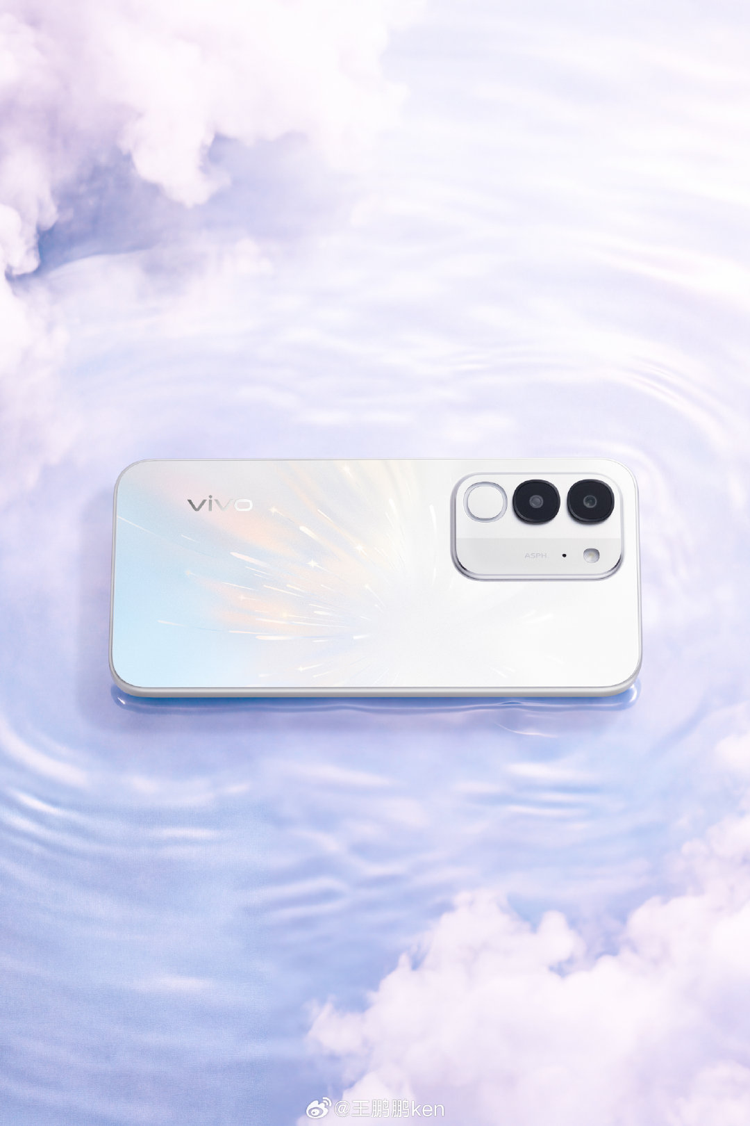 拍了拍 vivo Y600i 的「满天星」。

像光落在水面上，又有点像夜空里突然划过的一束星光。尤其在强光和反射环境里，层次会比单纯的白色丰富很多！ ​