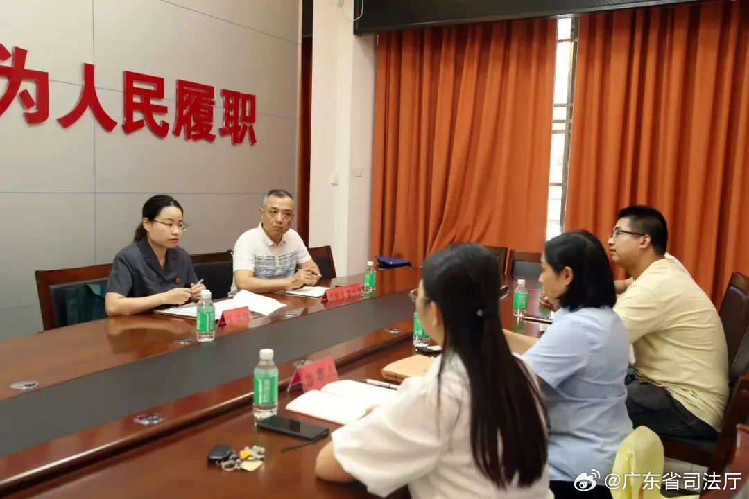 【广东四部门联合发布一批服务保障和谐社区建设创新事例】近日，广东省高级人民法院联合省委社会工作部、省司法厅、省住房城乡建设厅发布一批助推物业服务高质量发展、服务保障和谐社区建设创新事例，涉及数智化赋能、城中村物业管理、消防隐患整改、车辆治理、小区公共资源分配等群众普遍关注的问题， ​