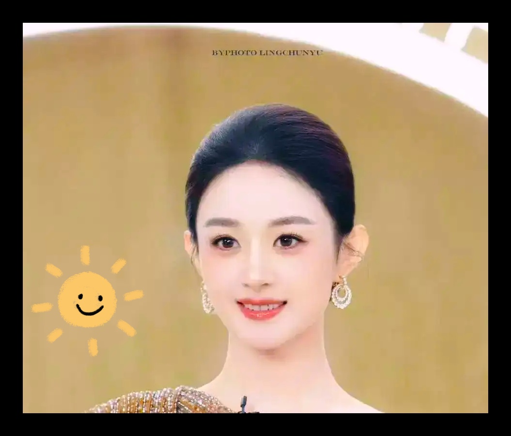 终于明白！为什么大家总在讨论到底什么才算体面离婚。
 
网上都在聊冯绍峰与赵丽颖的相处模式，很多人拿他们当作范本。可也有声音说，体面离婚其实没有标准答案。
有的人分开之后还可以保持亲近，也有不少女性觉得，保持距离才是自我救赎，过度接触只会带来情绪内耗。
 
两个人能够做到的，是守住边界，不互相诋毁，