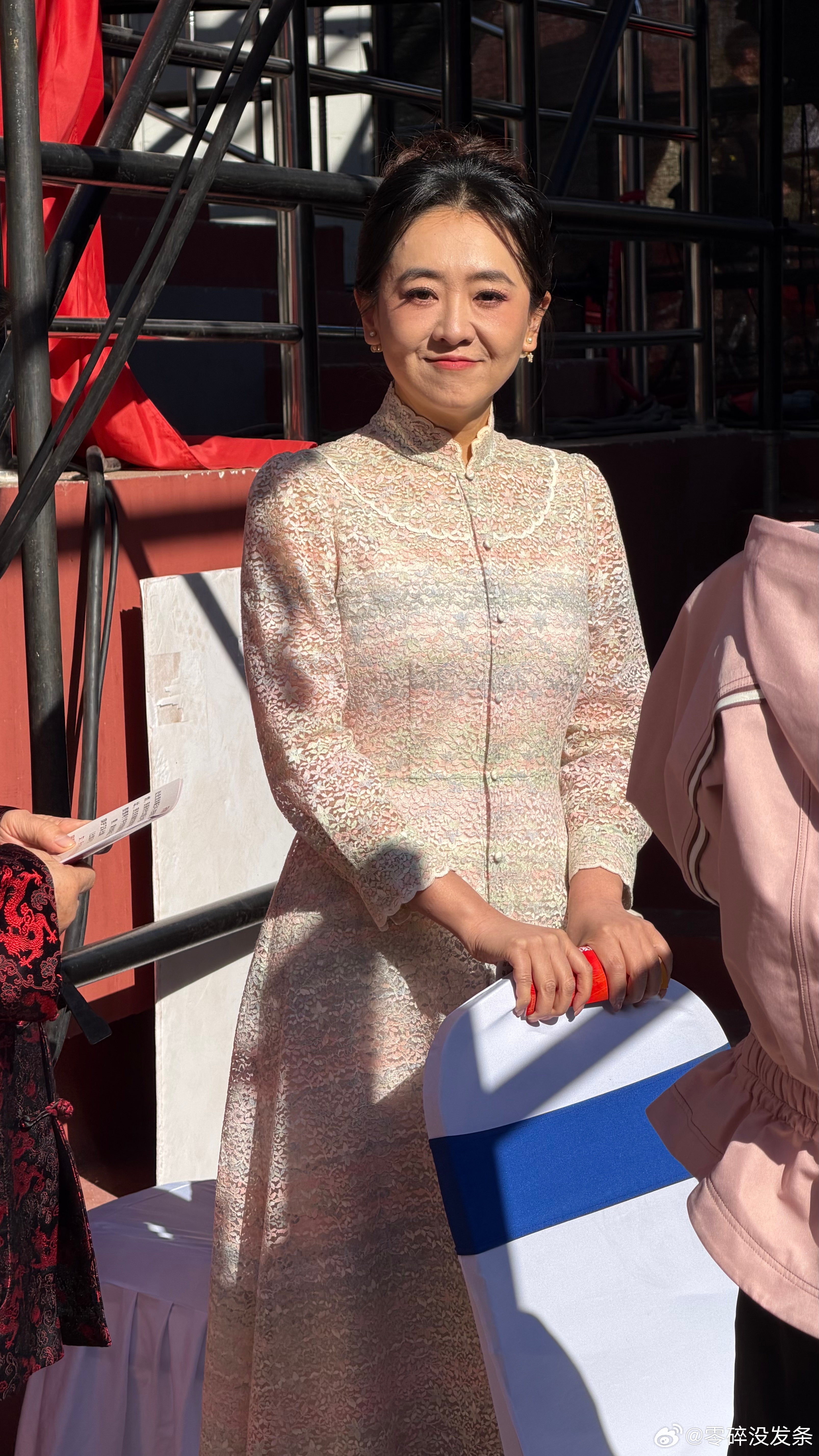 原来每一个国庆也都是生命不可复制的孤品

每当《我和我的祖国》响起，脑海首先浮现的画面是2019年刚上大学在学院和同学一起看建国70周年的阅兵仪式，上海和高中同学们聚会-在苏州大学宿舍住了几晚爽完-在上海野生动物园收尾假期（可能是在野生动物园时一直在放这首歌）

翻开相册，时间也再次流动起来 ​