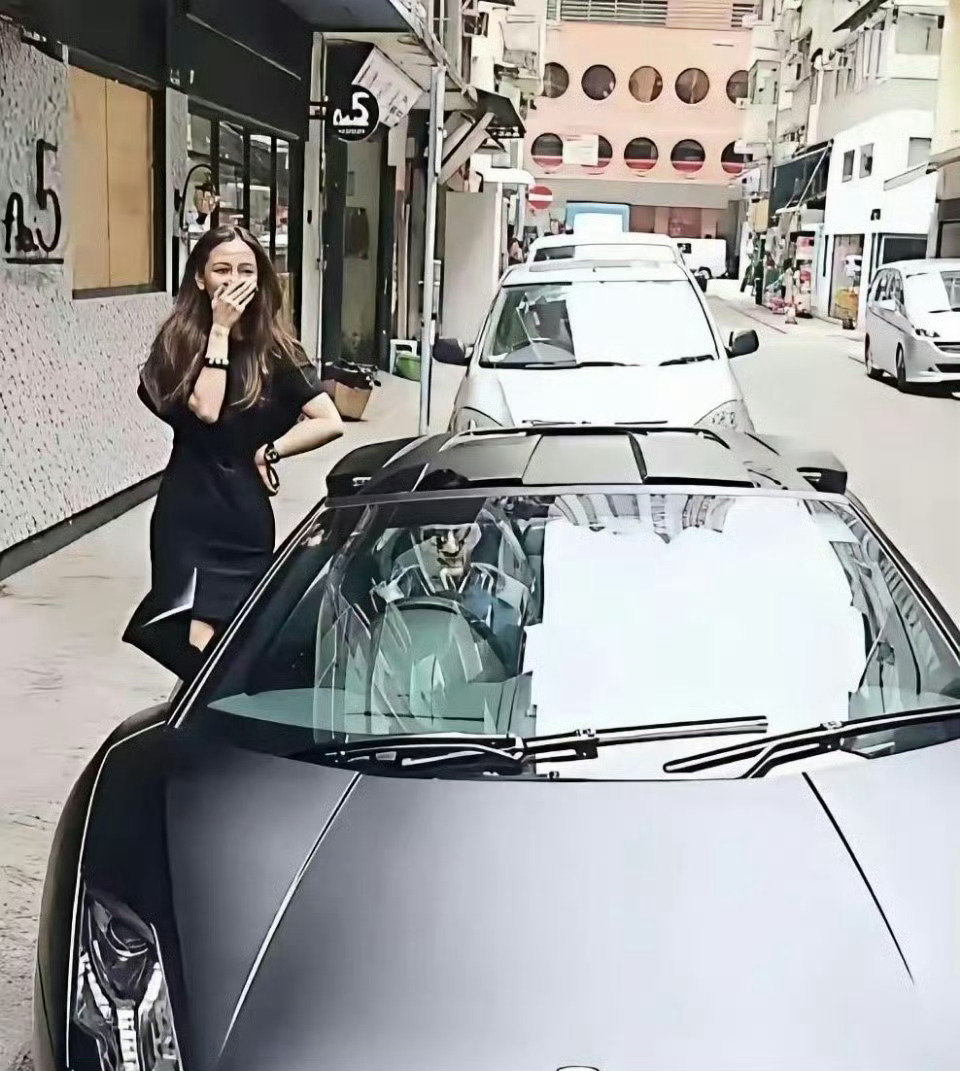 当年黄晓明送杨颖二手兰博基尼，她笑得像中了奖 ​​​