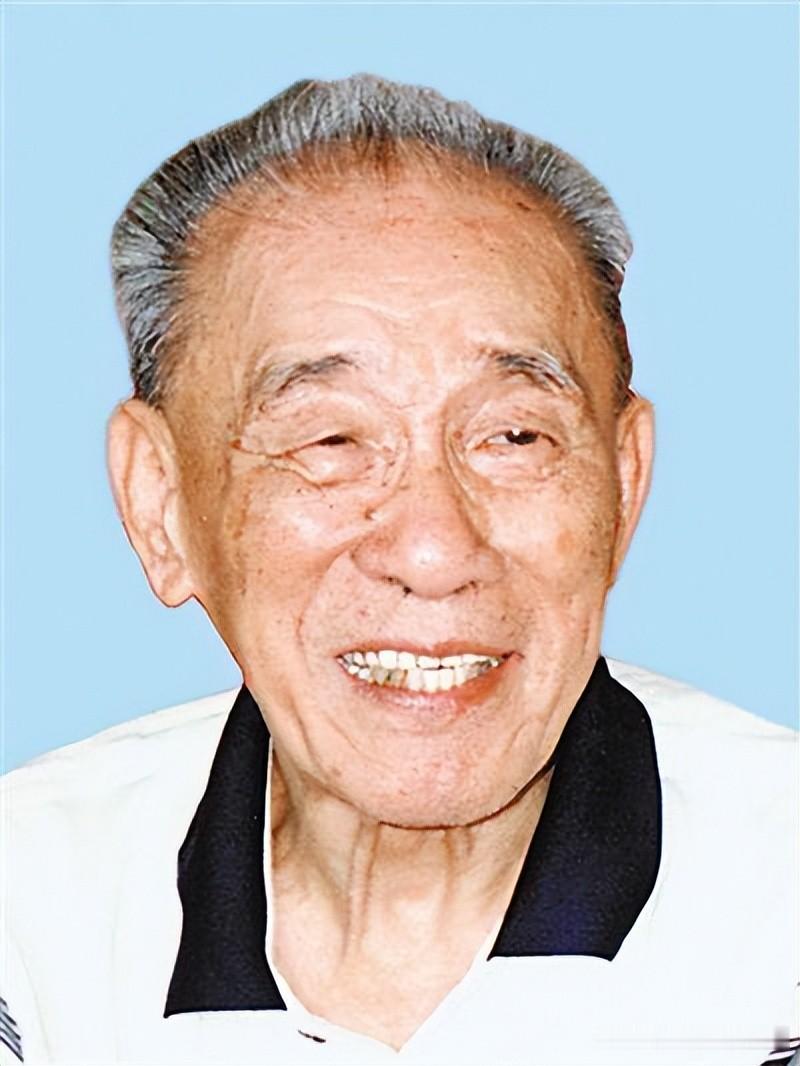 袁庚（1917年4月23日-2016年1月31日），原名欧阳汝珊，男，中共党员，出生于广东省宝安县大鹏镇水贝村（现深圳市大鹏街道布新社区水贝居民小组），汉族，深圳客家人。少年时期，他接受进步思想，追求革命真理，积极参加抗日救亡活动。1939年3月加入中国共产党，同年加入东江纵队，在东江两岸和港九地区