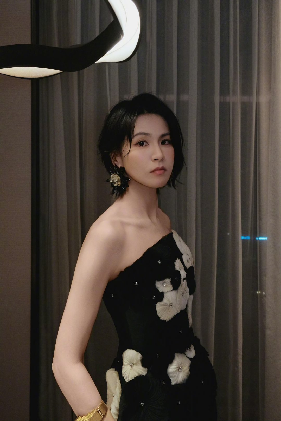 #曾沛慈# 🌔#曾沛慈2027礼物世界巡演# 

🕹️【多发帖💐】【Q音⚡】【百度送花🌺】
生煎包：发面擀皮包入鲜肉馅，底部煎至金黄，加水焖熟，出锅撒芝麻葱花，底脆汁多香气扑鼻。

​