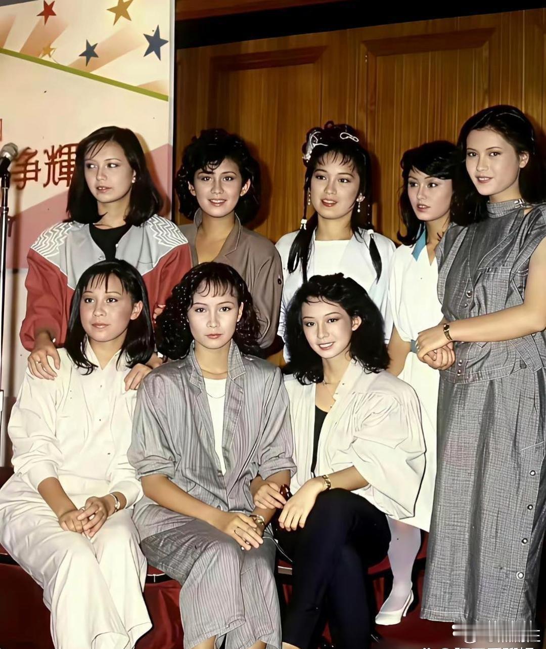 当年‏⁠的刘嘉玲，‌一眼看上⁠‏去就是内地来⁠的‍小‏‎姑娘。﻿ ​