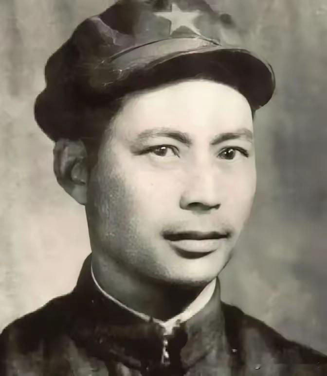1952年，67军军长李湘牺牲后，上级打算让副军长李水清接任，李水清却拒绝了：“不去，好不容易有学习的机会，现在学习更重要！”

军政委亲自来谈的话。李水清从办公室出来，没回住处，直接拐进了军部的学习室。桌上摊着几本军事教材，还有半包烟。他坐下，抽出一本《合同战术》，翻到折角那页，拿起铅笔在空白处写