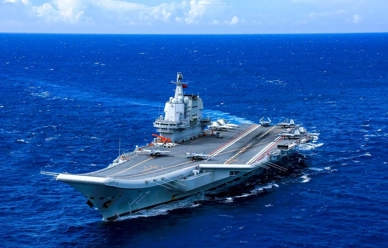 对于中国海军辽宁号航母突然出现在菲律宾，菲律宾媒体在2026年10月23日报道称，目前尚未有消息证实，中国海军辽宁号航母抵近了菲律宾扎姆博阿加市。
 
很多网友看到这句报道，第一反应就是觉得菲媒口径前后矛盾，前面渔民已经拍到海面大型舰艇，转头又说没有证实抵近扎姆博阿加市，也就是大家熟悉的三宝颜市。这