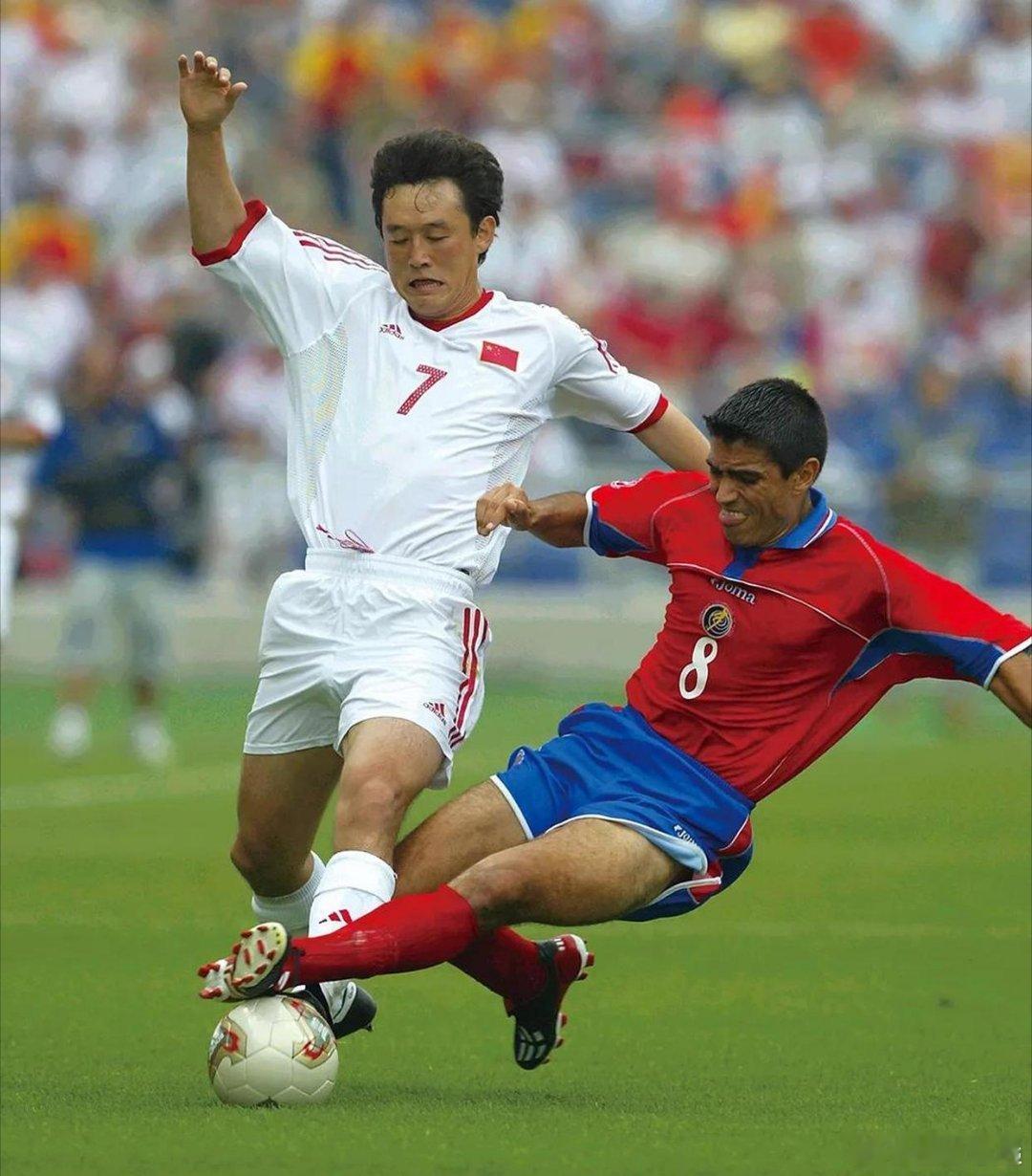 是见证了国足进入世界杯的。2002年，韩日世界杯，中国队和巴西队、土...