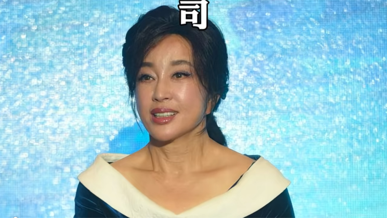 终于明白了
刘晓庆在这个事情中
为什么一直不还钱了，不是没钱，而是因为她觉得自己也很冤，明明自己只是股东本来退出了，现在还是败了

唉！红了一辈子的明星刘晓庆竟然一把年纪的人了，又被追加被执行人，不过看大家都说刘晓庆是个好人，为什么这么多人支持她呀，至今还没有看明白