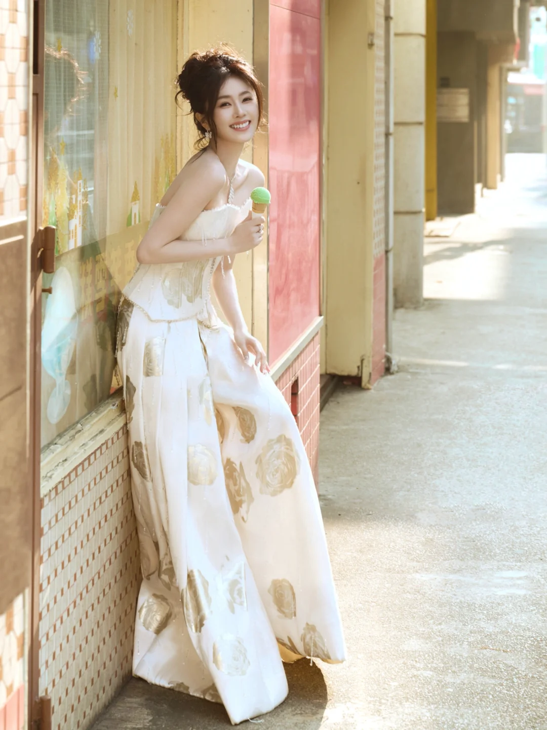 隔着屏幕都能闻到香气，白鹿第二套造型！