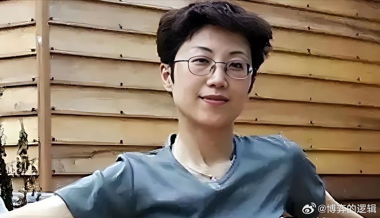 她手持美国绿卡，儿子是美国公民，借回国探亲收集情报，定期向台方传递涉密文件、内部资料换取酬劳。
  这个把国家机密肆意当成敛财摇钱树的女人，名叫高瞻。单看她的人生履历，绝对是旁人眼中风光无限、令人艳羡的精英范本。
 她土生土长于南京，年少时成绩优异，是邻里口中公认的优等生。一路顺利考 ​