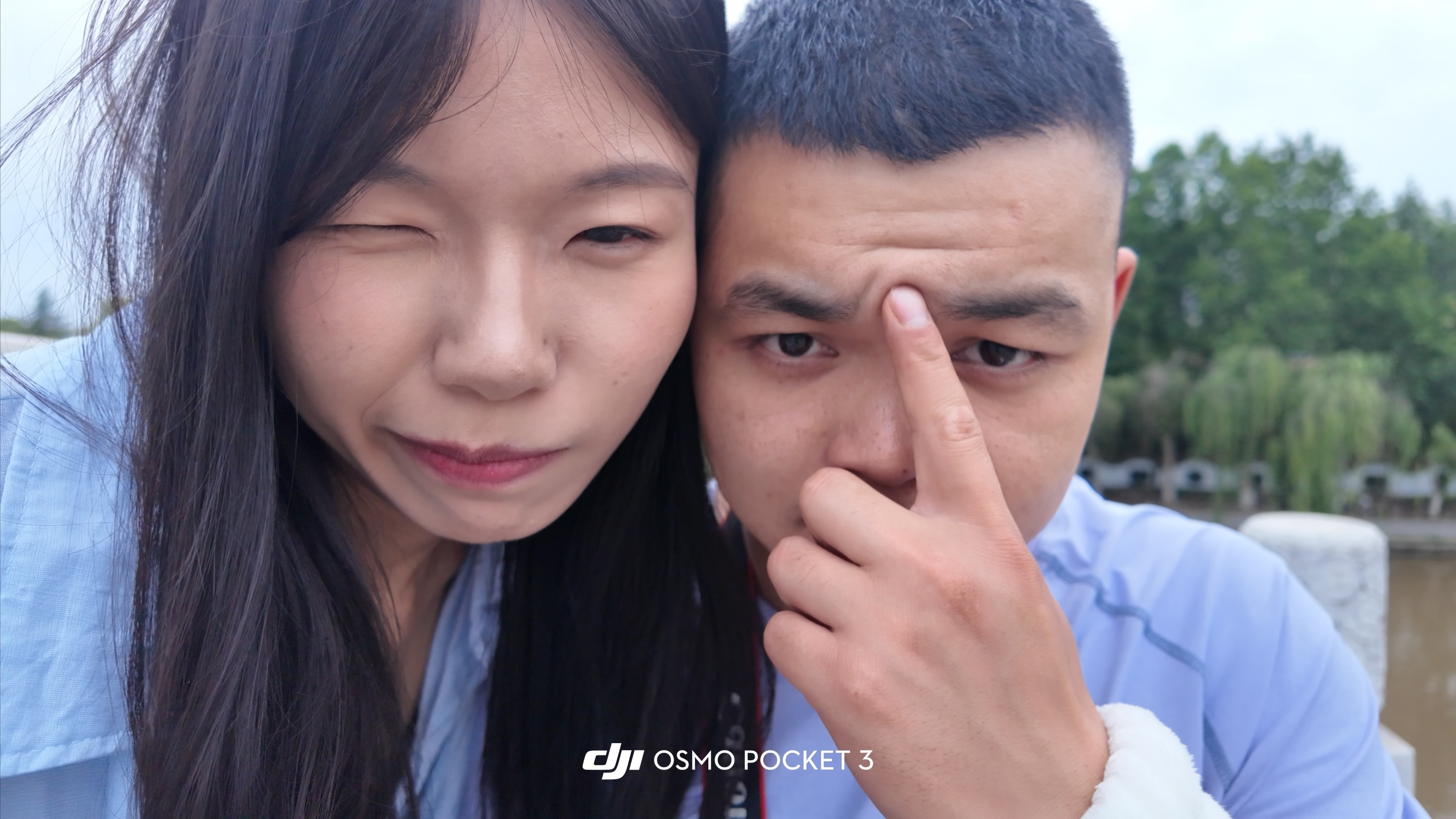 敢问阁下在向左嘛哈哈哈哈哈😂 ​​​