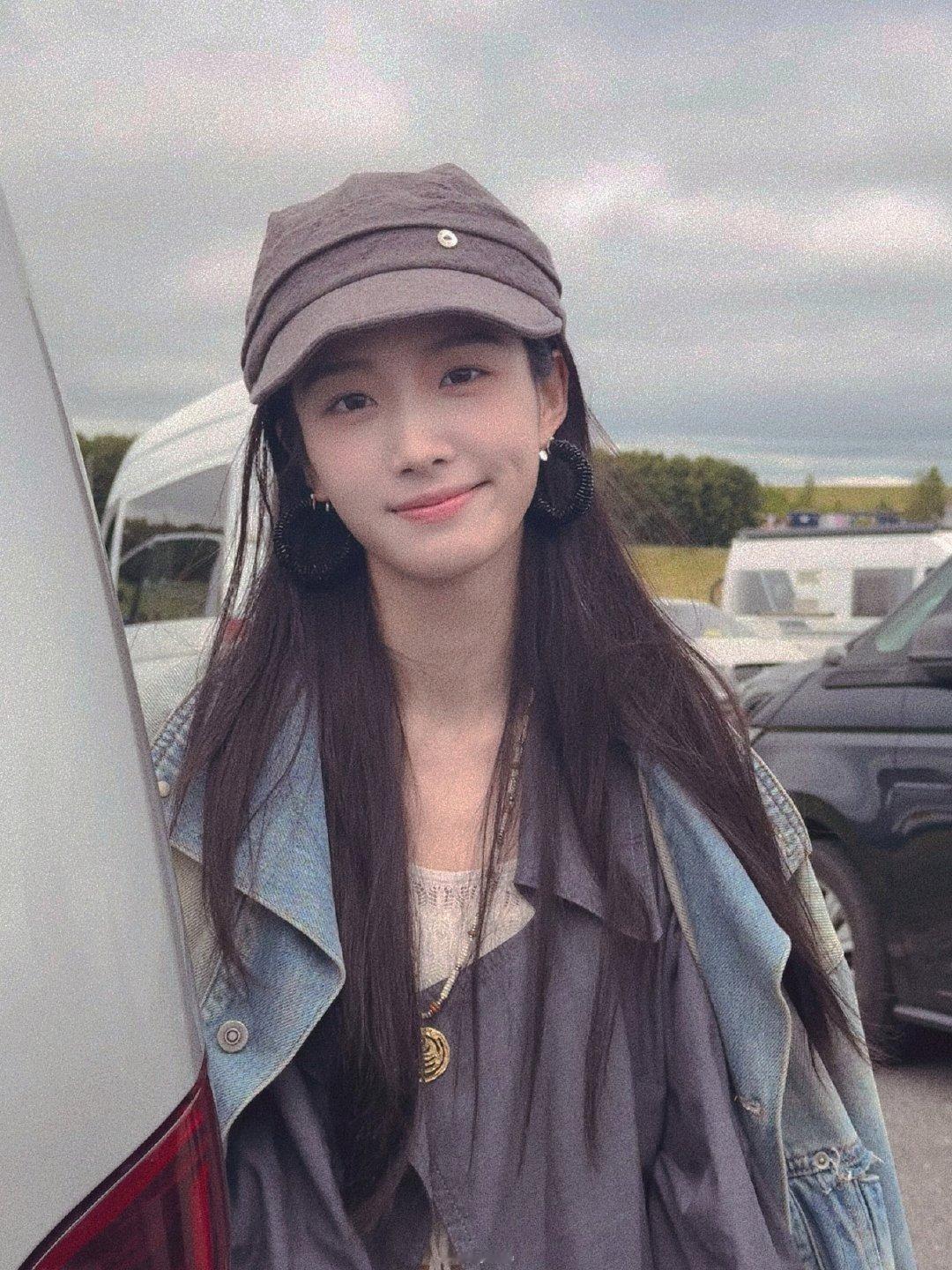 •
我们 一起去流浪吧。
·#卢昱晓# 
·#卢昱晓还剩四部待播剧# ​ ​