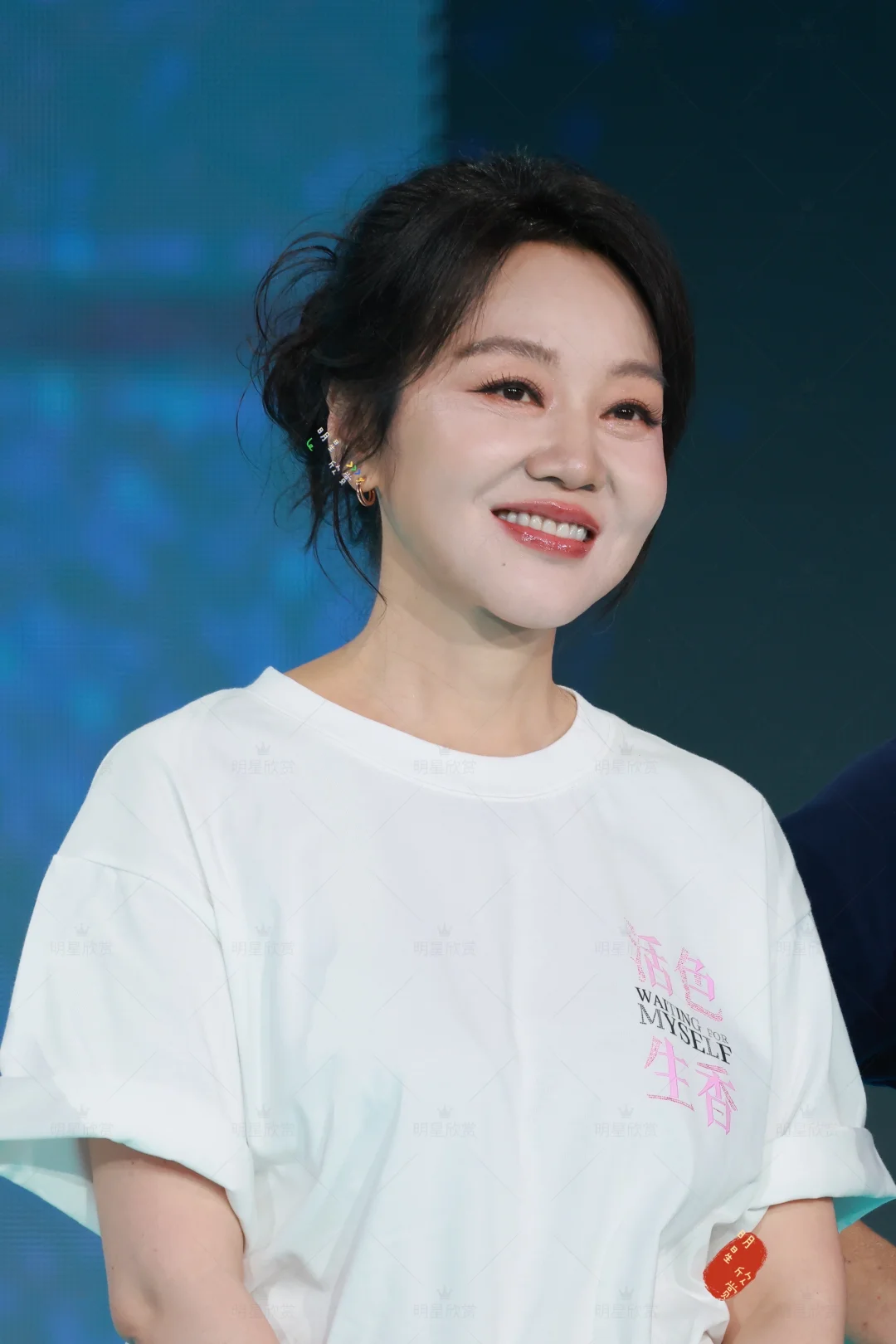 闫妮老师今天美出彩了