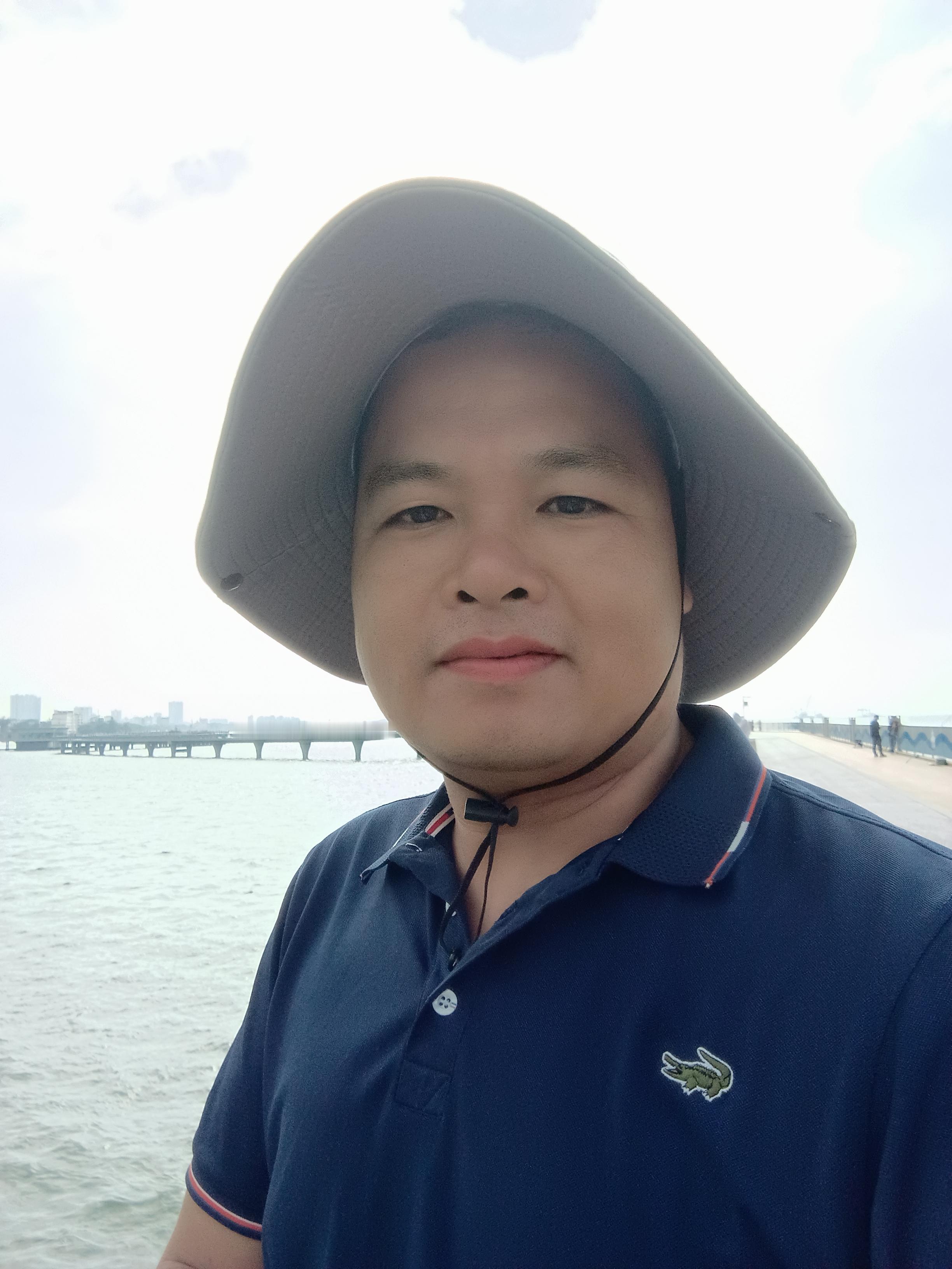 买车要不要等新款？ES200、奔驰C、宝马3、奥迪A4，抄底老款还是追新款式？
 
豪华中型车更新换代节奏很快，隔几年大改款，每年小改款。新款出来之后，老款加大优惠清库存。很多人陷入两难：要不要等新款？还是趁着大优惠抄底老款？雷克萨斯ES、奔驰C、宝马3、奥迪A4各自情况不一样，不能用同一套逻辑判断