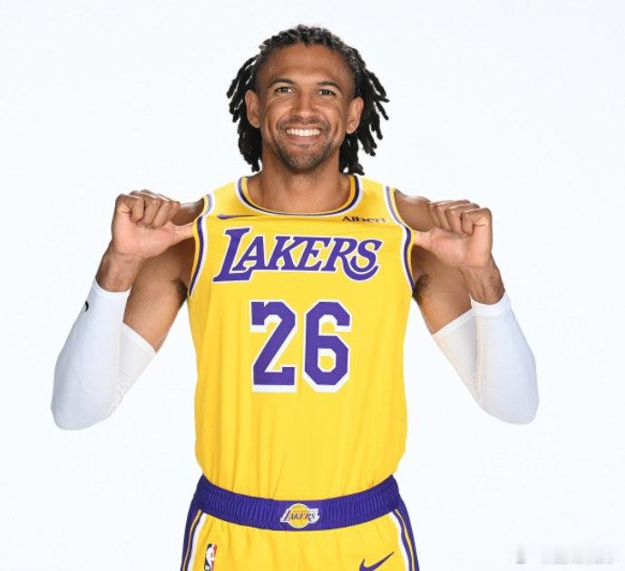 今天结束的一场NBA常规赛，湖人103比87击败快船。塞布尔出战28分26秒，6投5中（三分5中4）、罚球2中1，得到15分1篮板2抢断1盖帽。

赛季至今，塞布尔出战5场，场均24.6分钟，得到9.4分1.6篮板1助攻1.6抢断，投篮命中率54.8%，三分命中率50%（场均4.8投2.4中）。 ​