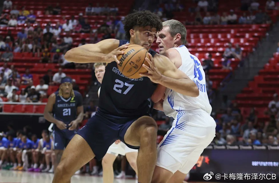 #孟菲斯灰熊[超话]##nba##孟菲斯灰熊# 

SInow预测卡梅伦·布泽尔新秀赛季将交出如下数据：

场均17分
7篮板
4助攻
1.5次综合抢断盖帽（STOCKS）

你认为布泽尔能够达到这个预期，还是会超出该标准？ ​