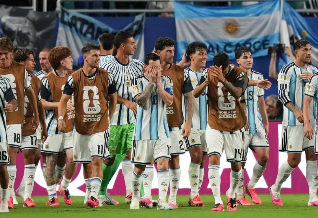在阿根廷3-2淘汰佛得角，打入世界杯16强后，阿根廷《奥莱报》国家队跟...