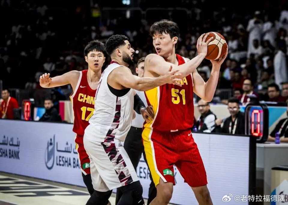 世预赛-中国男篮5人上双26分大胜卡塔尔

北京时间8月28日，世预赛第二阶段，中国男篮首场客场对阵卡塔尔男篮。中国男篮借助整体实力优势，不断碾压对手逐步扩大25+领先优势，最终中国男篮83-57轻松战胜卡塔尔男篮，战绩提升至4胜3负。

中国男篮：杨瀚森15分9板、胡明轩12分4助、赵嘉义11分3板、廖三宁 ​