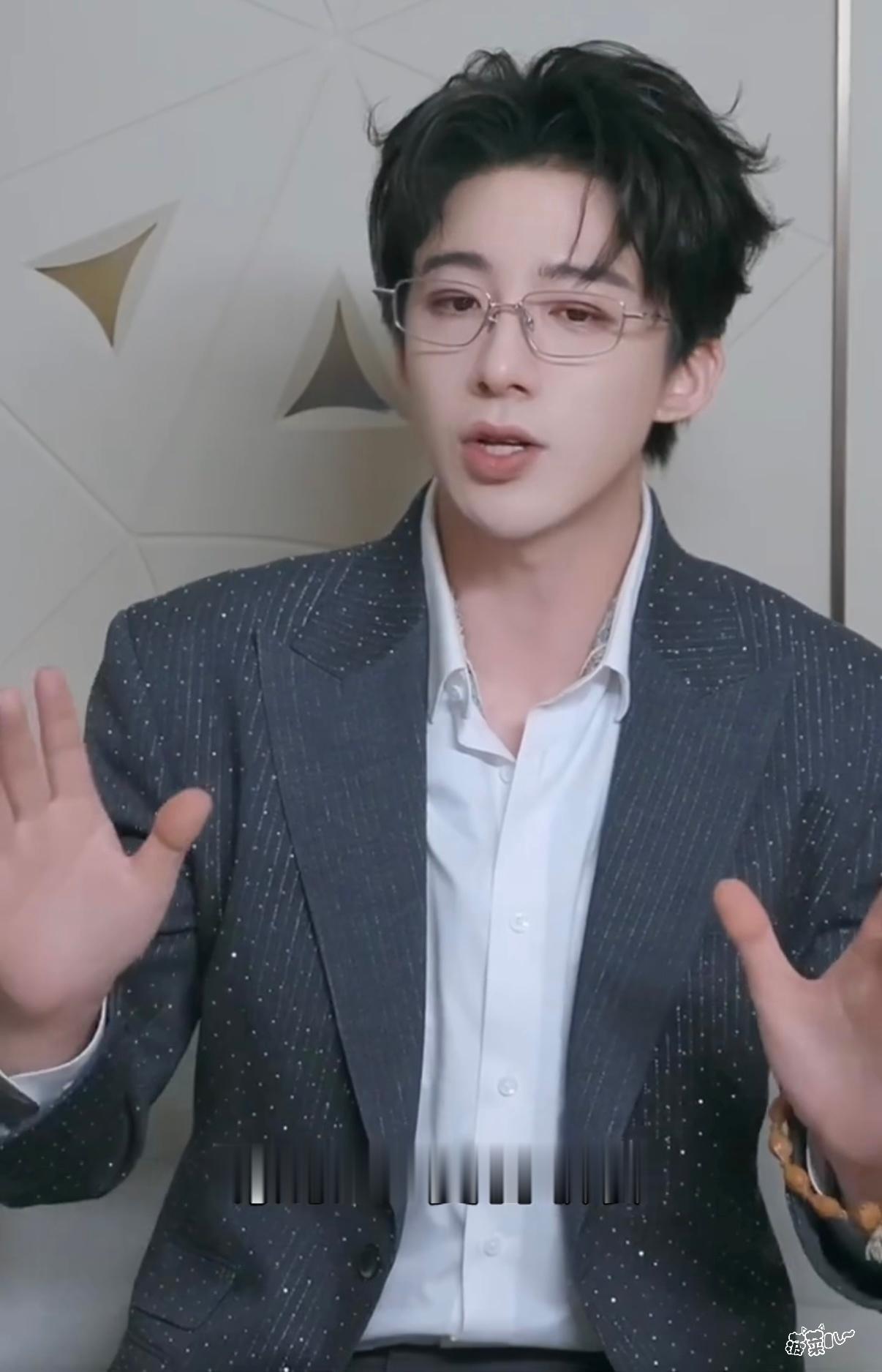  | 摩登兄弟  软萌漂亮宁宝儿还有那要命的心形嘴啊啊啊好帅心里的小...