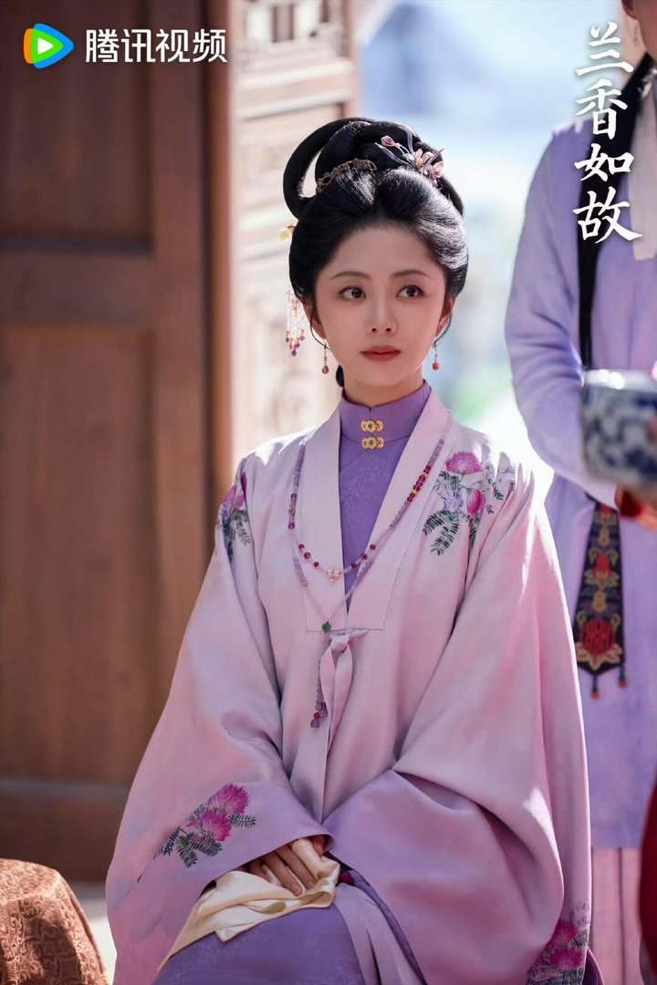 #网红奶爸儿子撞脸谭松韵# 谁能拒绝这么可爱的梦幻联动！萌娃撞脸谭松韵，简直是现实版许兰香童年代餐太灵动 ​