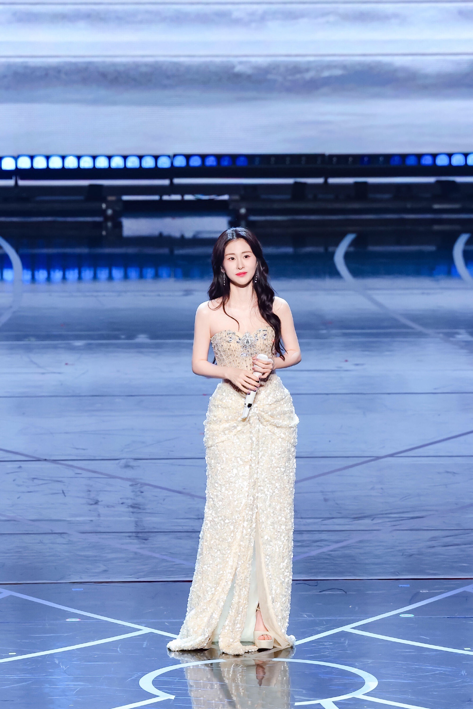 美女歌手张碧晨