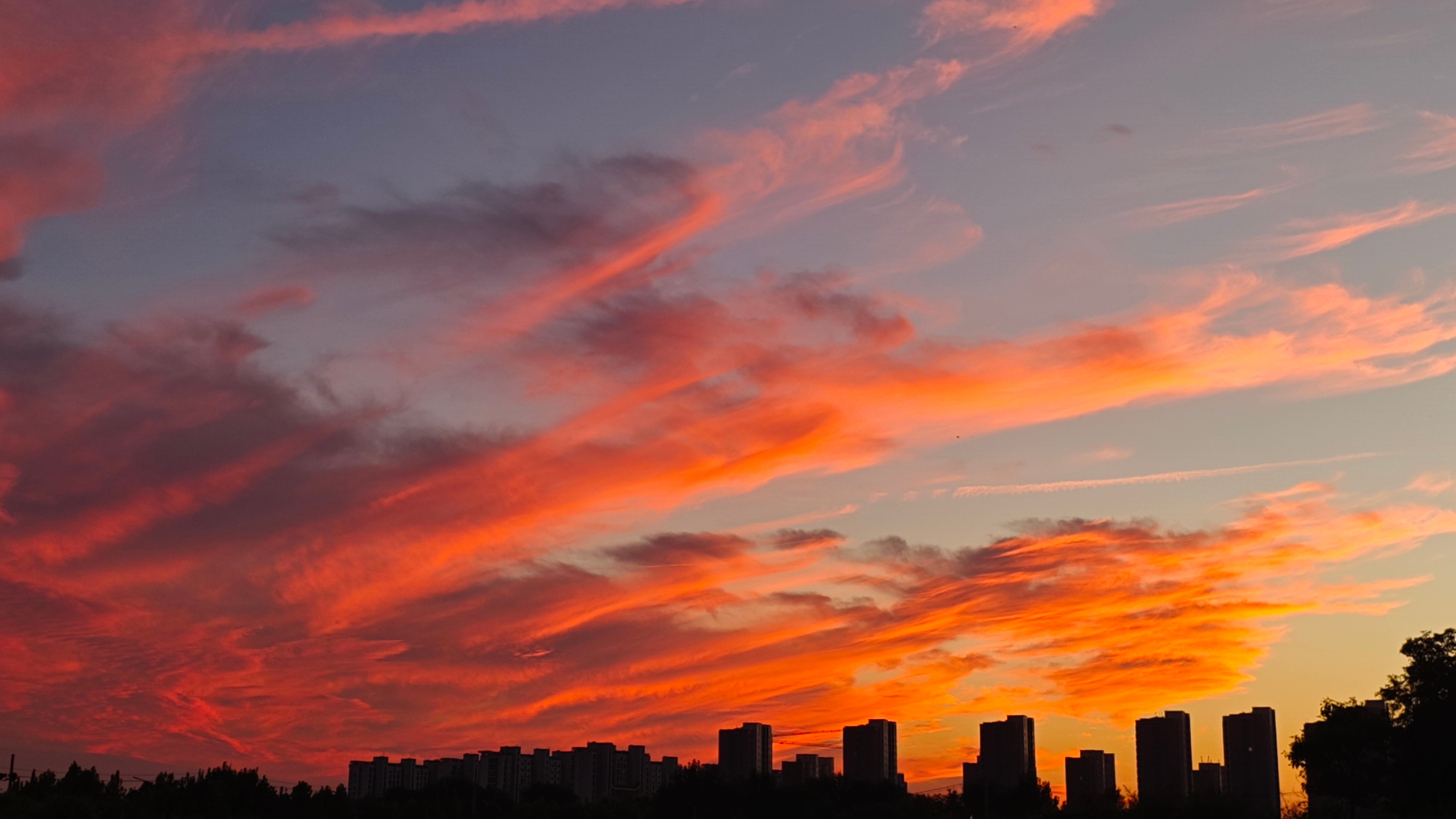 #生活手记# 
2060611：
今天干了好多事！
终于培训回来睡得第一个囫囵觉，睡得太开心啦！
早上八点才睡醒，人真得好幸福呀！好幸福吖！

起床吃饭点的外卖，胡辣汤胡辣汤，又没喝完

突然通知我去接支教大学生，本来不在我规划时间内，我紧急洗漱洗澡没吹头发就走了，下了车等了一会，风都把我头发吹干 ​