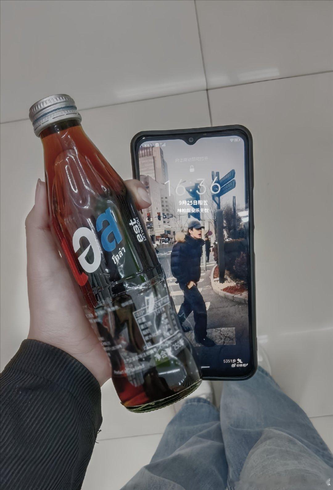 #林柏叡[超话]##可可豆双节快乐# 
明天又要苦哈哈去上学了哥哥
 中秋国庆离婚也有三天冷静期[捂嘴哭]
（中秋貌似什么都没干）
​