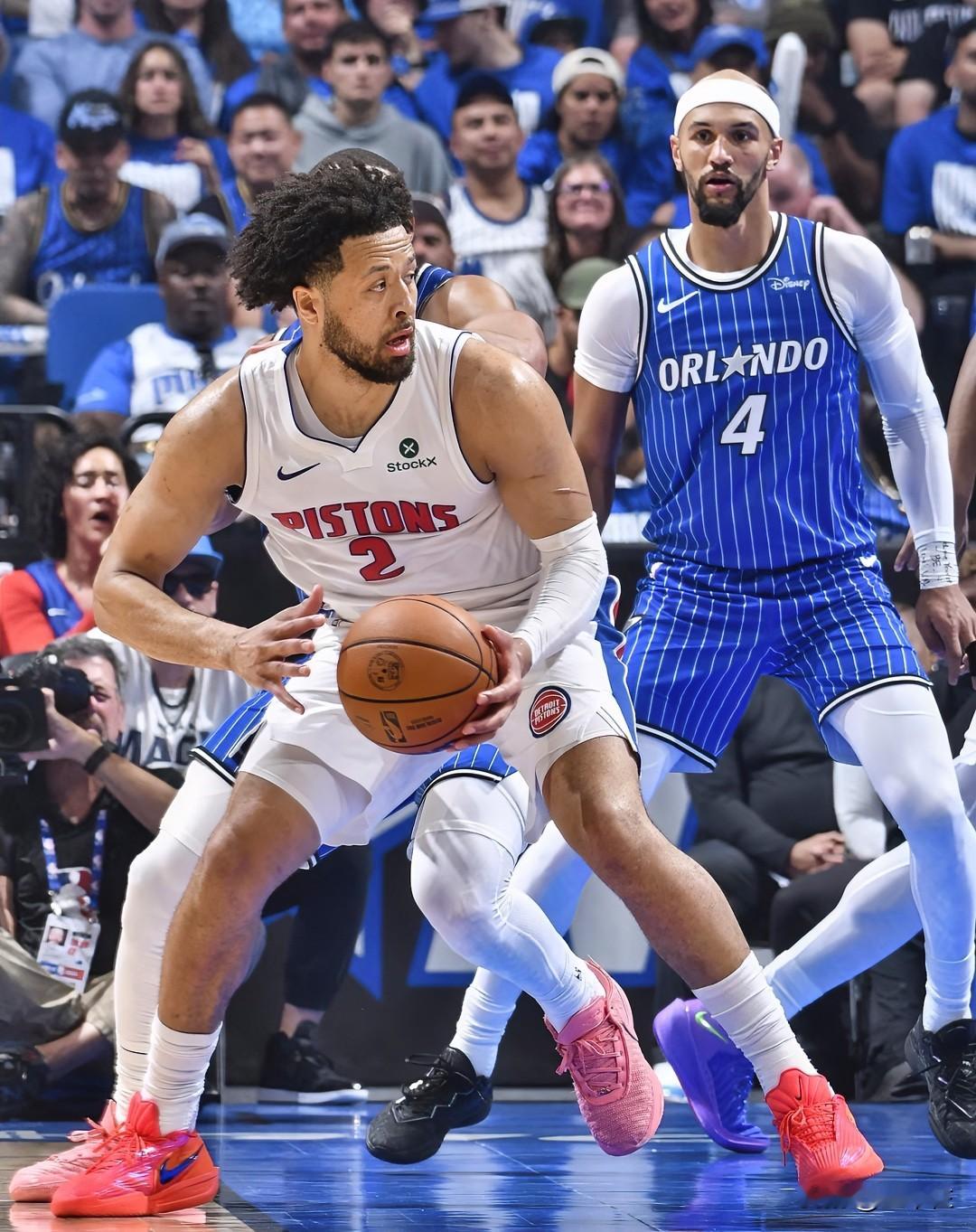 1-3！活塞如果被魔术“黑八”，只能怪自己。  凯宁安的失误问题。  ...