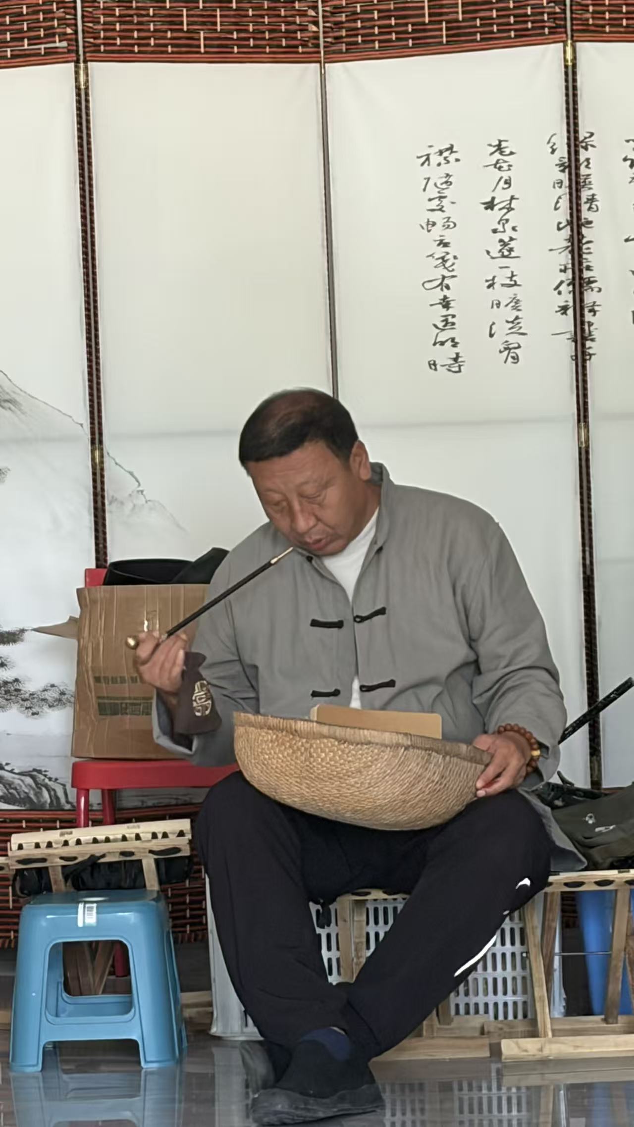 这两天被一个名字刷屏了。陈登星。
一个39岁、身高只有1米76的中国人，在奥尼尔办的DUNKMAN全球扣篮大赛上，用0.02分的优势，把三届NBA扣篮王麦克朗给淘汰了。
我盯着0.02这个数字看了好久，然后顺手查了查这个人。这一查，比那记扣篮还让我心里咯噔一下。
8月26日亚特兰大那场，奥尼尔牵头的