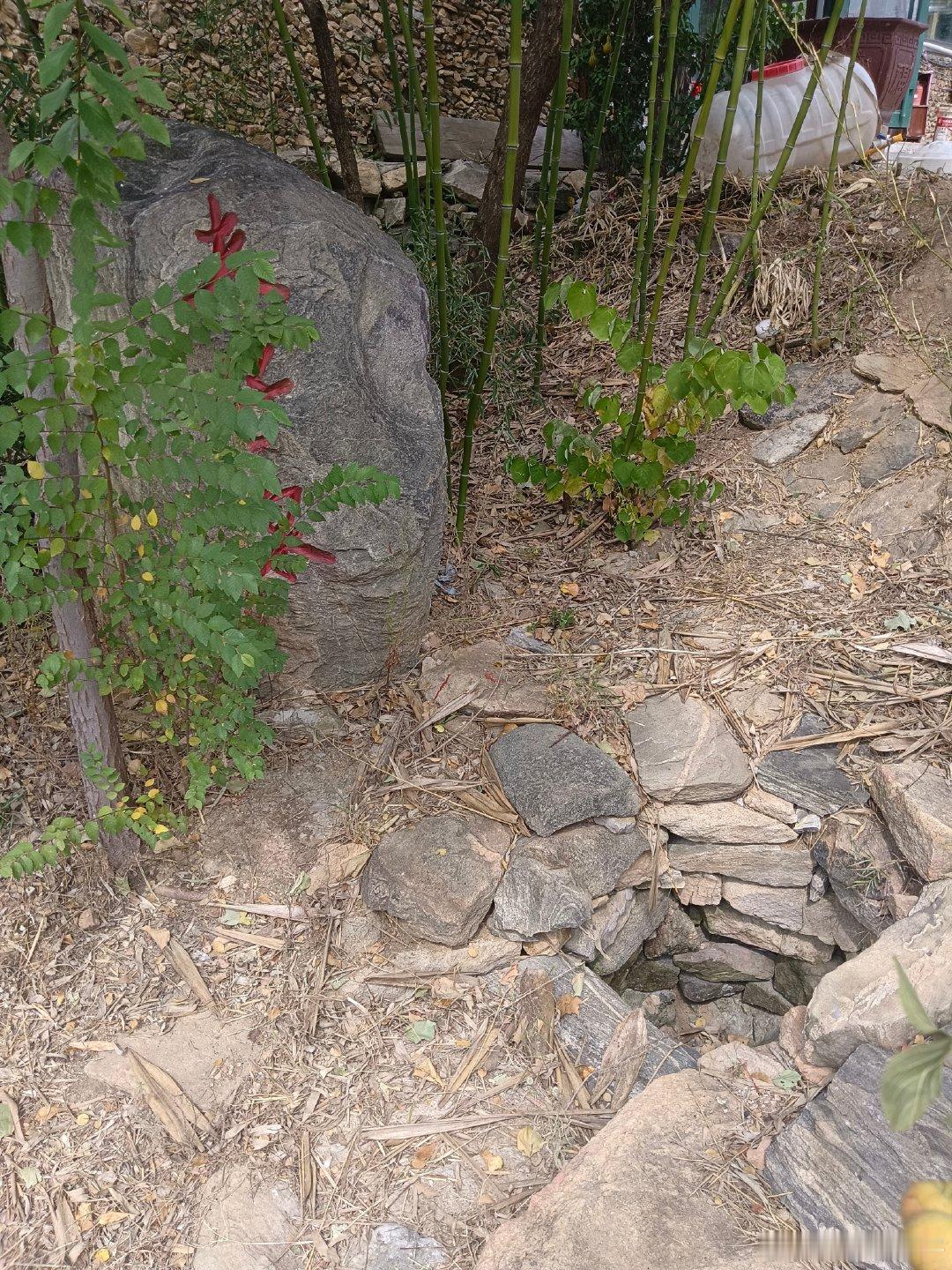 春秋时期，防山镇属鲁国，2011年9月，撤乡设防山镇 ;截至2018年末，防山镇有户籍人口45821人 ;截至2020年6月，防山镇下辖22个行政村 ;镇人民政府驻宋家村 。 ​