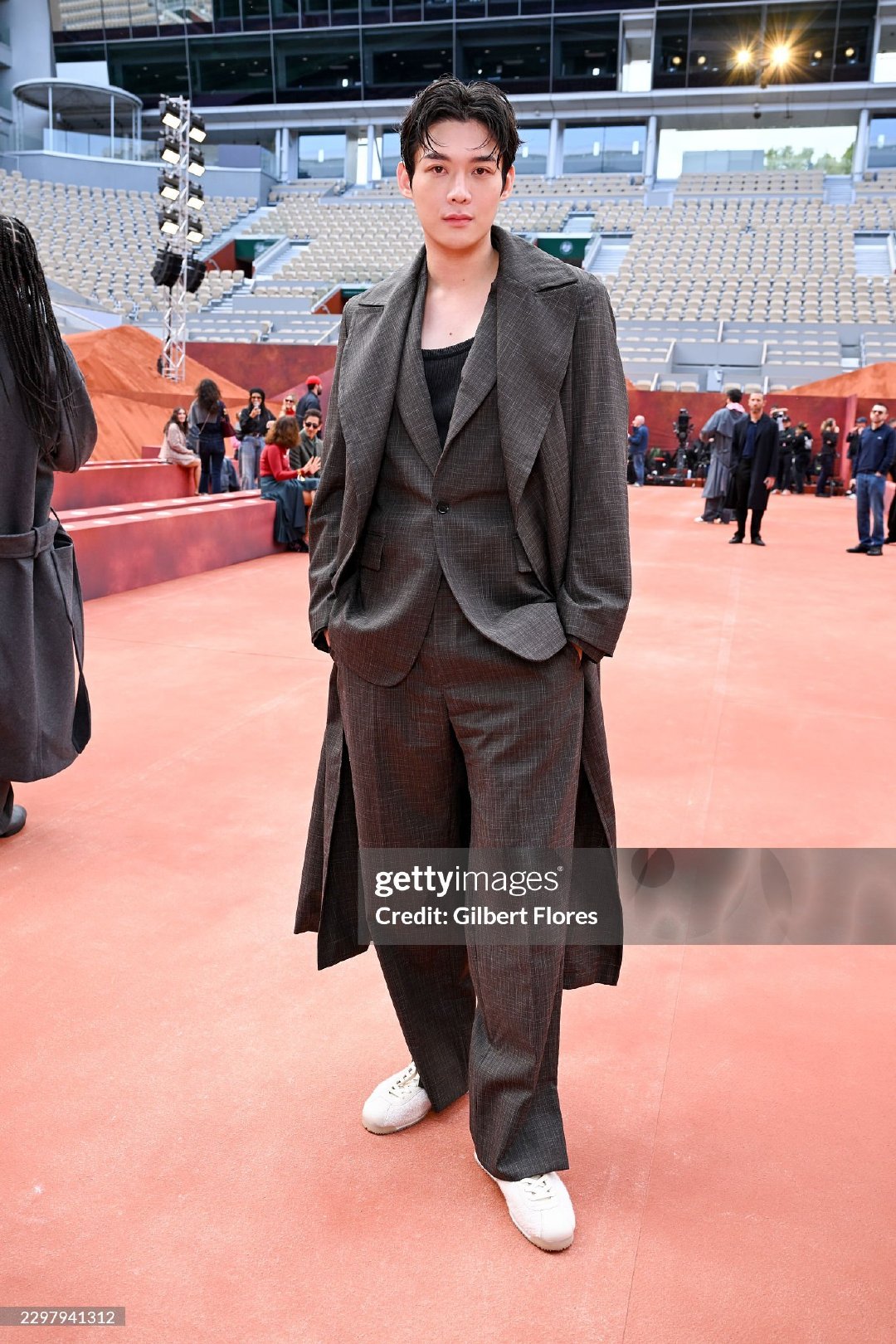 金允植｜LACOSTE

#lacoste大秀# 刚开始，G社生图奉上，来感受一下金允植生图的权威，连续第二场大秀出席，这张脸🦈疯了！！！

#大秀直击# ｜#时装周# ​