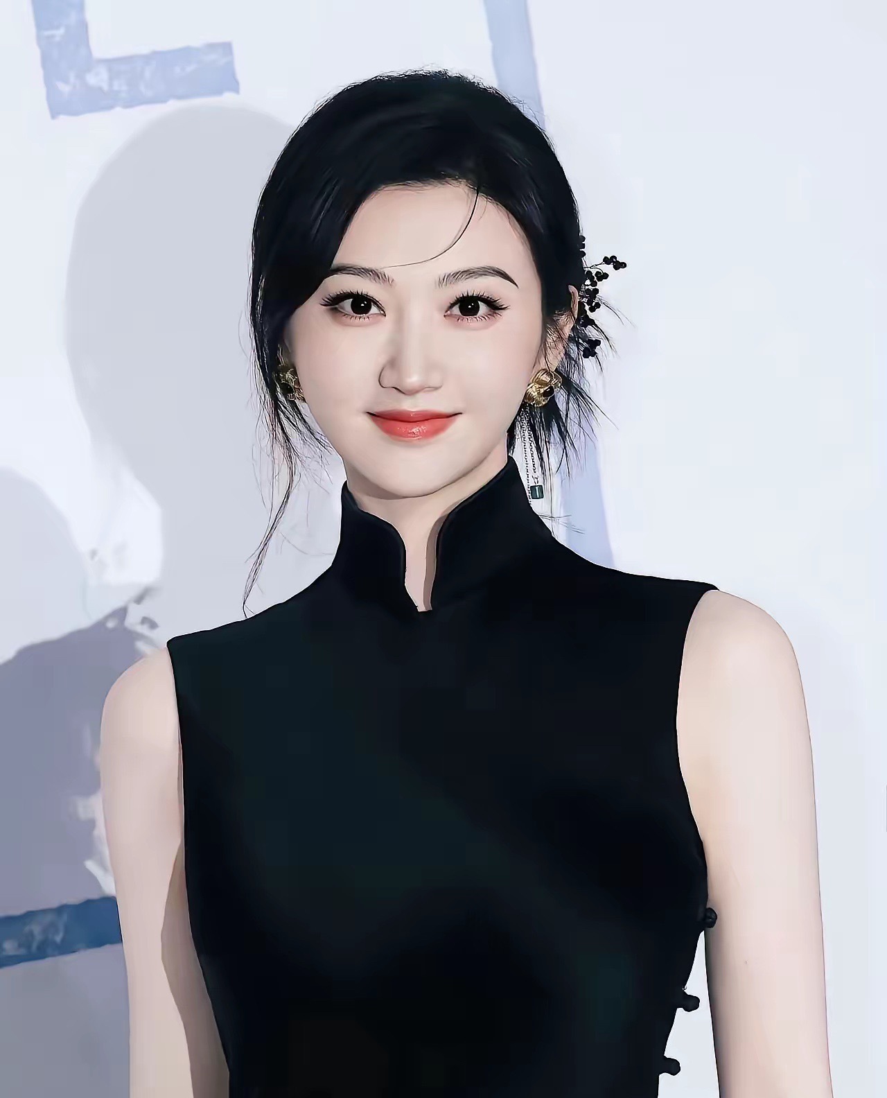 假如景甜要是嫁给张继科的话：
​第一：结婚景甜不会要3000万彩礼
​第二：生孩子景甜也不会要5000万
​第三：张继科可以随时去北京
​第四：景甜不会磨一个小时的指甲
​第五：房间窗帘不需要贴黑胶带
​第六：张继科不用在香港买豪宅
​第七：景甜不会让张继科喊“妈妈”
​还有那些，大家可以补充一 ​