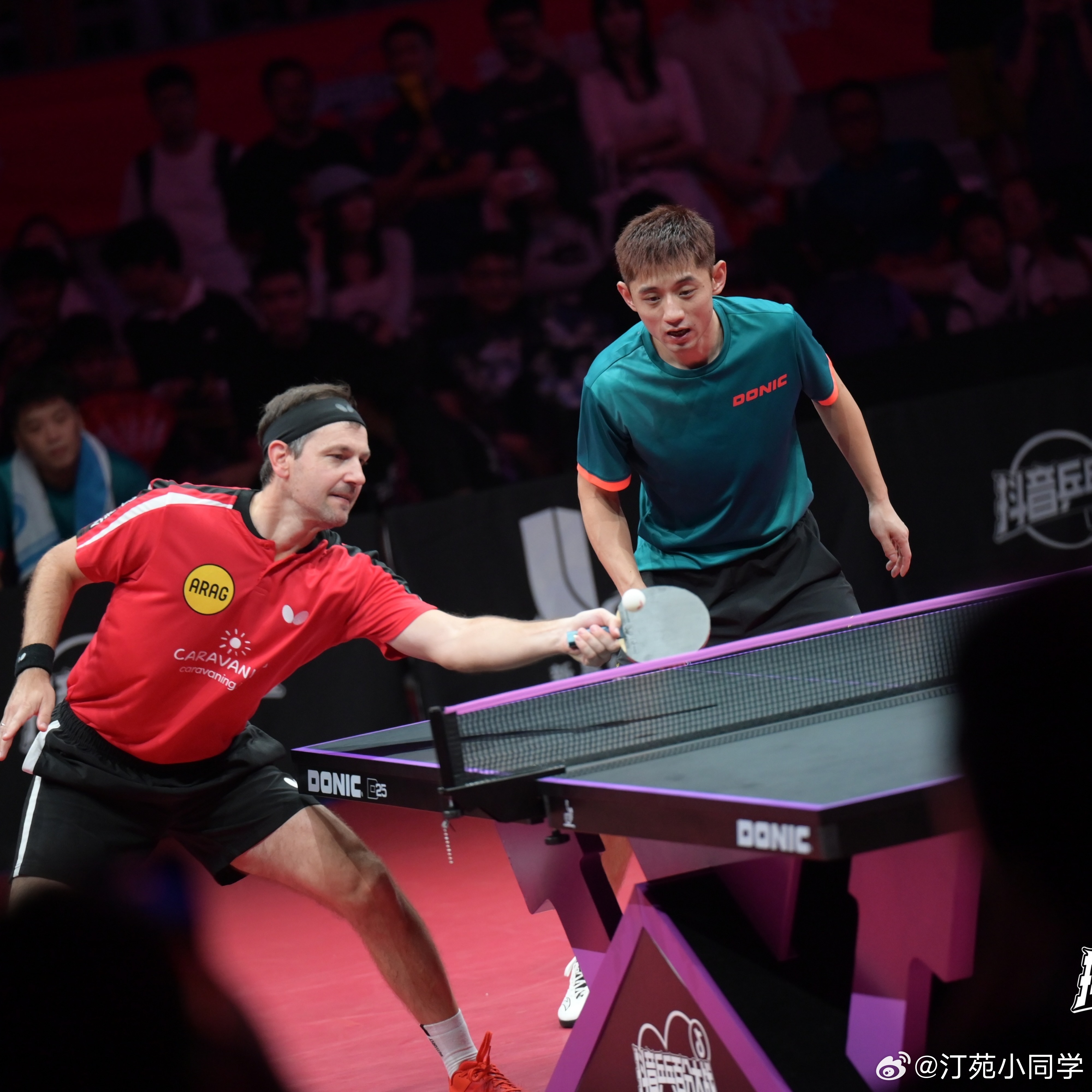 波尔：这是一位老同事发来的邀约，我欣然接受：这项活动名为 “百分挑战”，前世界第一、奥运冠军张继科推动。

我们一度长时间领先，最终却以 94 比 100 落败，但这个结果早已无关紧要。这是一场精彩绝伦的乒乓球盛宴，也再次让我感受到，来到中国是多么美好的体验，这里的人们热情好客、友善待人。? ​