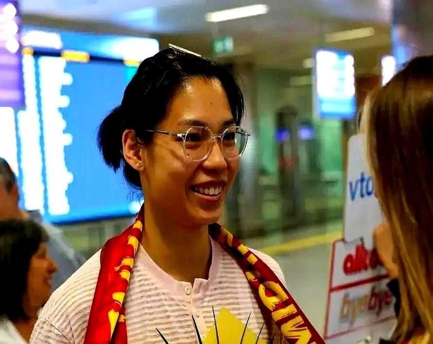 庄宇珊首秀砍下全队最高分却输了球，而比她早一年登陆土超的王媛媛，上赛季还是被讨论“替补席上等机会”的人，这个赛季已经拿下了联赛拦网王、帮球队捧起欧联杯冠军，成了加拉塔萨雷不可或缺的主力副攻。同样是中国球员去土耳其，一个开局就扛着保级队往前冲，另一个从豪门替补打成了核心，差距反而越拉越大。这背后的东西