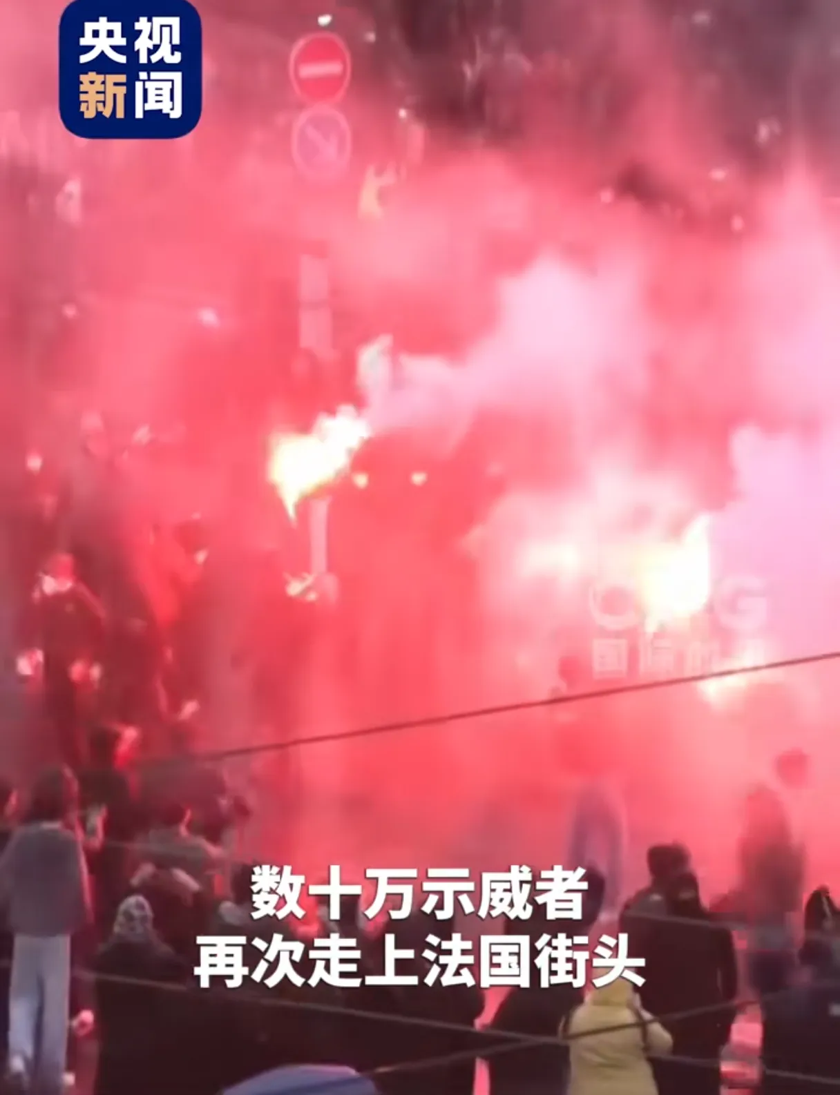 欧洲人软饭吃习惯了，现在吃不上了，就开始上街。
过去的几十年，他们靠着北约的庇护、俄罗斯的廉价油气、知识产权的红利，享受着高福利。
如今，特朗普不给钱了、廉价油气被切断了、知识产权过气了，物价飞涨、兜里没钱，就上街示威。
可示威又怎样，能换来面包和牛肉吗？
