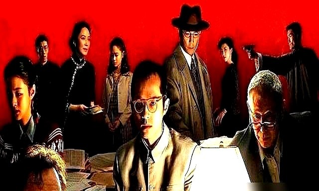 点映1个亿，首映跌到3000万，全网都在等陈思诚的笑话。

结果第二天票房拔到6000万，现在硬砸出7个亿。没玩悬疑反转，没搞铺天盖地营销。

猫眼数据显示四五十岁观众占比奇高。王俊凯把年轻人拽进影院，看完全场安静。真正撑起票房的，是中年男人的口口相传。张译、李晨、邢佳栋，拍出了这代人咽下去的那口气