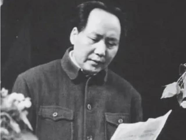 统一台湾或许出人意料：68 年前毛主席的奇谋，至今仍是破局关键
 
很多人谈论台海统一，总局限于当下的局势博弈，却极少有人知晓。早在六十多年前，毛主席就看透了台海问题的本质，定下一套极具远见的顶层战略。
 
这套看似出人意料的破局奇谋，跳出了单纯的军事对抗思维，精准拿捏台海局势的核心症结。历经近七十
