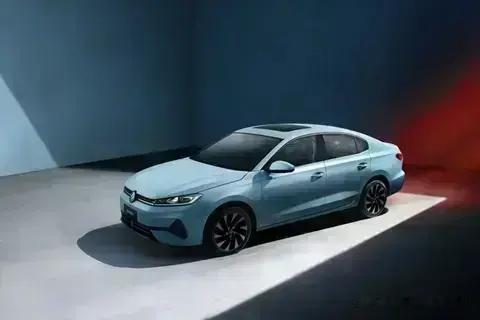 从迈腾到沃尔沃60，当初冲着安全选了沃。 心里还惦着S90～看到新款速...