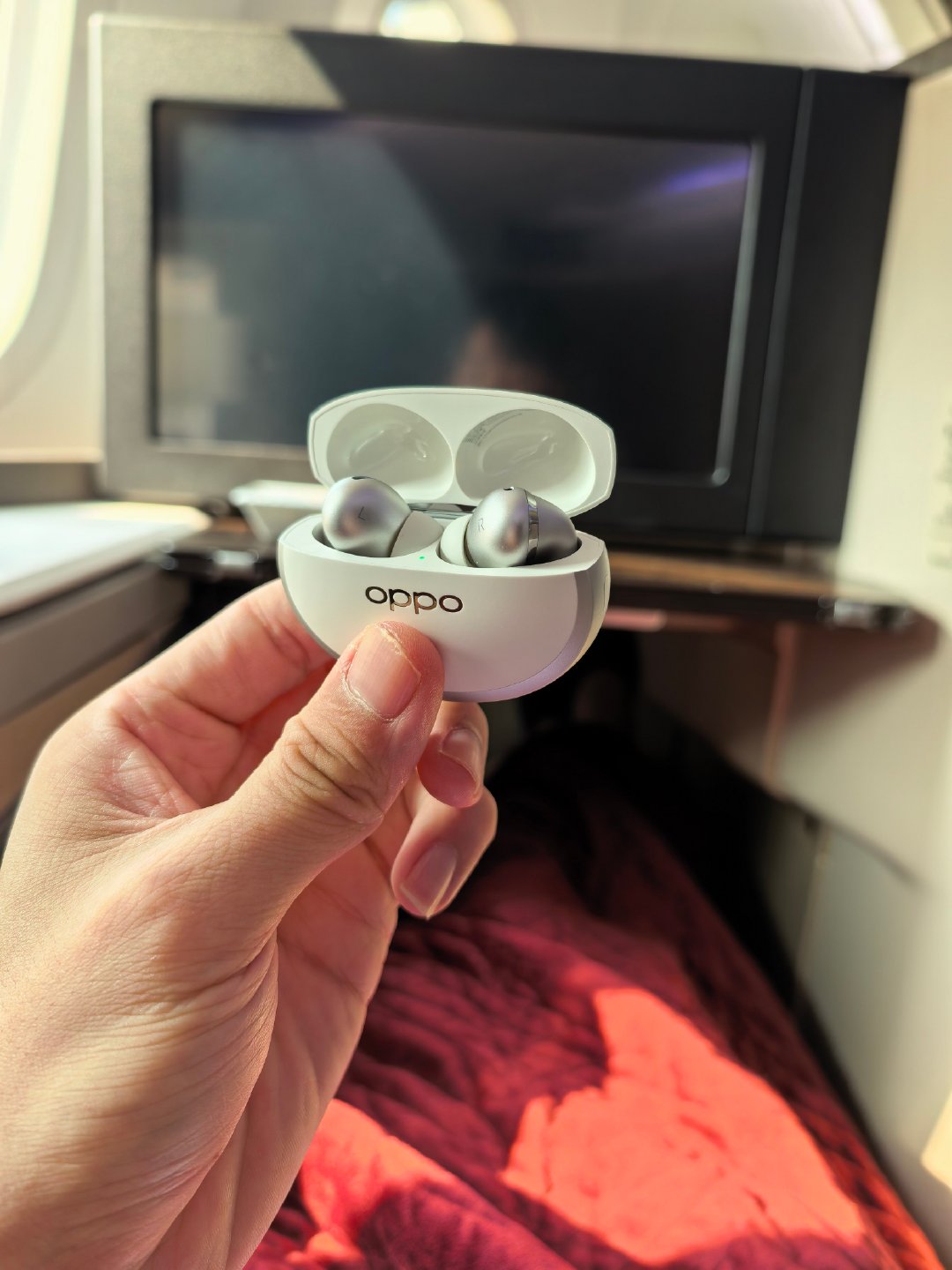 最近把 AirPods Pro 3 换成了 OPPO Enco X4，主要是因为音质，明显好很多，OPPO 这个调音深得我心，很对味。

另外，降噪和通透模式在音质明显领先的情况下，我体感非常满意，比之前又强了很多，有兴趣的朋友建议线下摸摸，耳朵收货。 ​