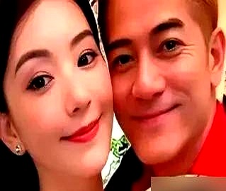 港媒天天盯着方媛的肚子问追不追生儿子，郭富城扭头就把三个闺女全排进了“咏”字辈
 

大女儿咏希，二女儿咏萱，三女儿咏心，清一色的族谱排法，明眼人一看就懂。这压根不是随便起个好听的洋名，是在明明白白告诉所有人，郭家的门面全交在女儿手里
 

不少人还困在“没儿子就断了香火”的执念里，人家早就不在同一